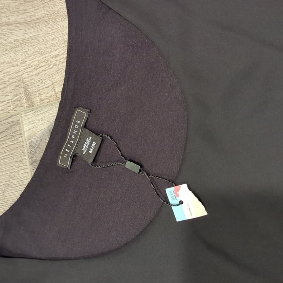 Metaphor layered top - Picture 2 of 8